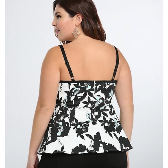 NWOT Torrid Floral Sateen Peplum Top Size 5 - Picture 2 of 3